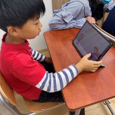 目標達成できるかな？コーチも子供たちのやる気をサポートします。