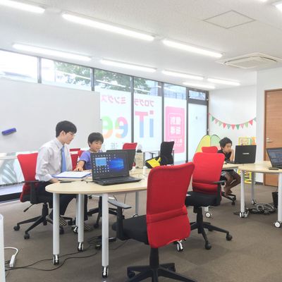 明るくてい広い教室だからノビノビ学習できます