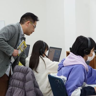 一人ひとりのペースで進めて、よく分からない時は塾長がサポートして、一緒に考えます。