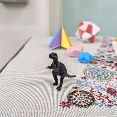 教室の守護神ティラくんです。生徒からはトカゲ扱いされています。