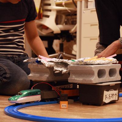 ベーシックコースは、リアルワールド志向でモノとプログラミングを組み合わせます。