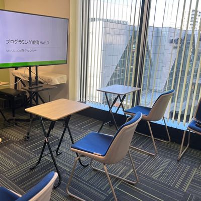 見晴らしのいい、大きな窓のあるお部屋でリフレッシュしながら学習できます