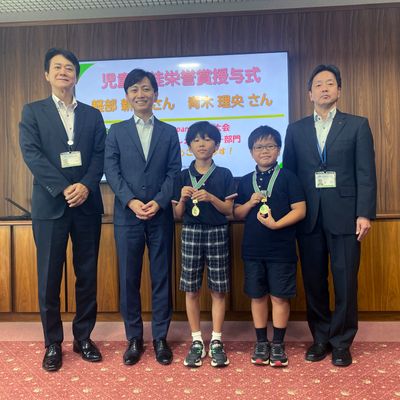 宮崎市長より当教室の生徒が宮崎市生徒栄誉賞を授かりました
