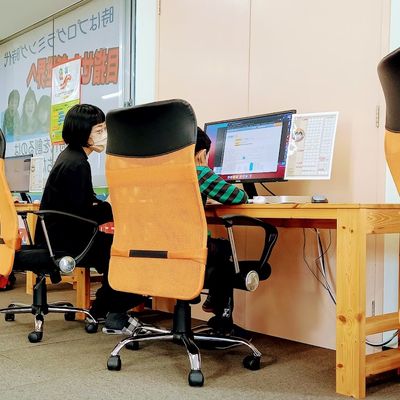 実際の授業風景。個別指導により生徒のレベルにあわせた学習が可能です。