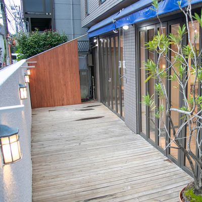 駐輪場も完備。雨が降ったら屋根が出てきます。