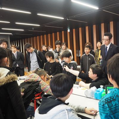 成果報告会の様子です。企業や県庁の方々に成果を報告しました。