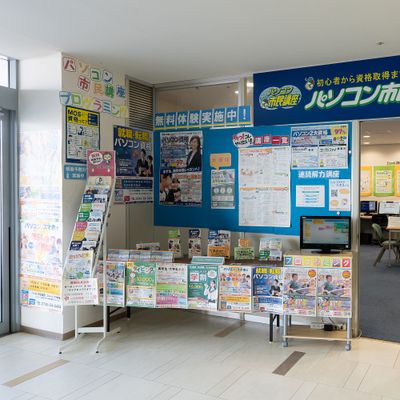 教室はエコール・マミ北館3階 北館屋上駐車場を入ってすぐにあります。