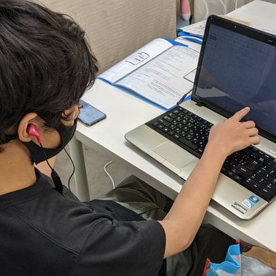 ゲーム＆アプリクリエイトコース：HTML,CSS,JavaScriptを使ったモバイルアプリ開発など、実用的なプログラミングに挑戦します。