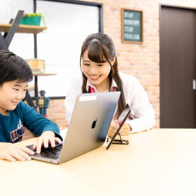 N Code Laboは1対1~3までの少人数制個別指導です。先生が常に横にいますので、分からないことはすぐに解消できます！