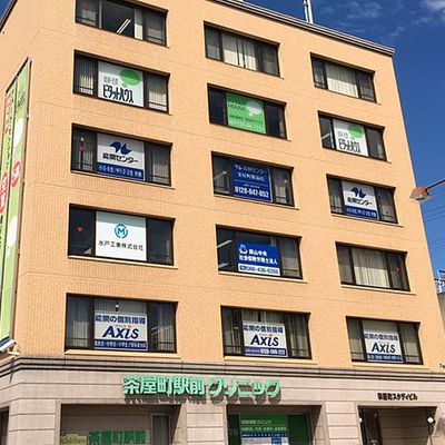 個別指導Axis 茶屋町駅前校です。JR茶屋町駅より徒歩1分