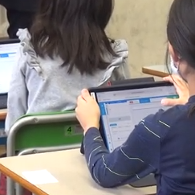 コードプログラミングクラスの教材「BSD Education」を使用したカリキュラムは、ユニバーサルキッズキャンプ教室のほか、学校での出張授業を実施しています。