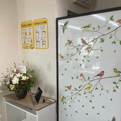 まずは受付で入退室手続き