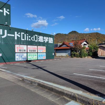 広い駐車場を完備しております。