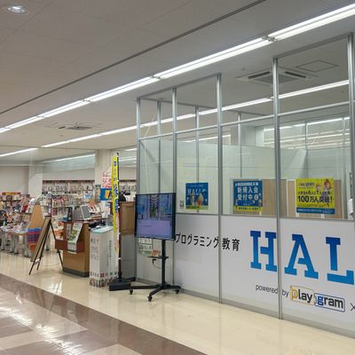 教室の外から授業の様子をご覧いただく事が出来ます。