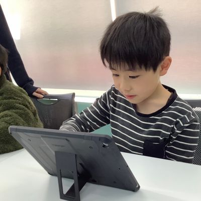 Playgramを進めるうちに考えることが好きになり夢中で取り組んでくれています。