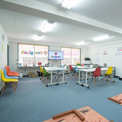 【プログラボ上本町】近鉄 大阪上本町駅、地下鉄千日前線 谷町九丁目駅すぐですので、 便利に、安全に通っていただけます。 生徒のみなさんは、大阪市を中心に幅広く在籍しています。