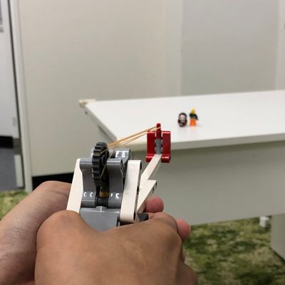 レーザー銃で悪の軍団に立ち向かえ