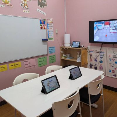 最大3名でレッスンしています。 少人数でコーチにも声をかけやすい環境です。
