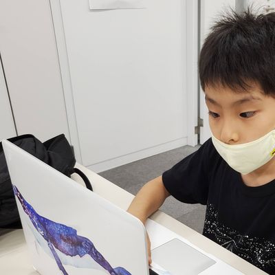 授業の課題に集中して取り組む姿も