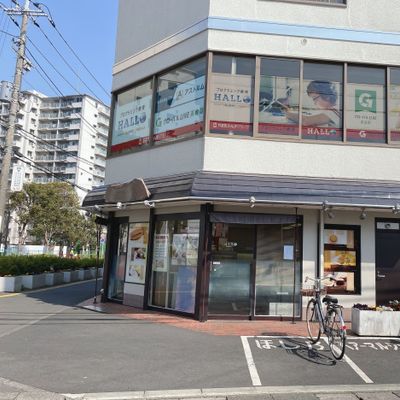 中野島駅から徒歩1分。踏切を渡った目の前、和菓子の「ほし乃」さんの2階がやる気スイッチキッズスクエア中野島校です。