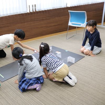 イベントではロボットを動かすプログラムをみんなで考えます。