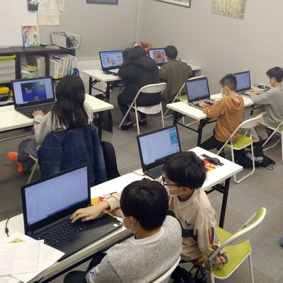 Scratch 教室で学ぶ子供たち
