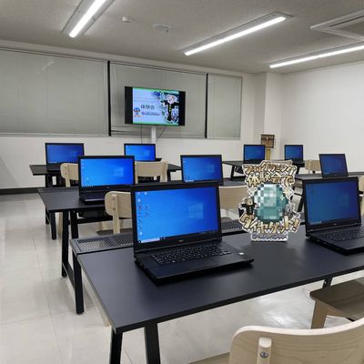 広くきれいな教室で楽しくプログラミング！
