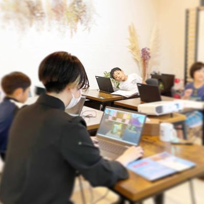 仲間を学ぶので他の生徒さんの進み具合を見ながら切磋琢磨できます