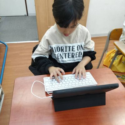 「typingは得意なんだ。英語もできるよ！」