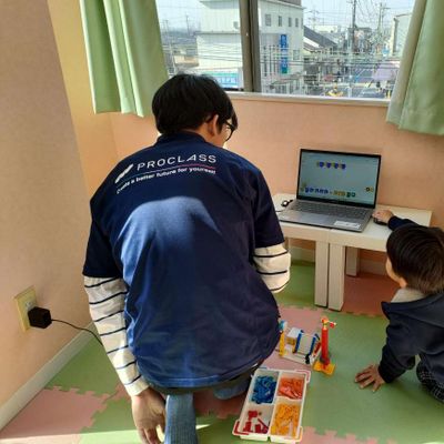 ロボットベーシックコースは年長から受講可。