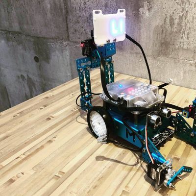 大会仕様のロボット