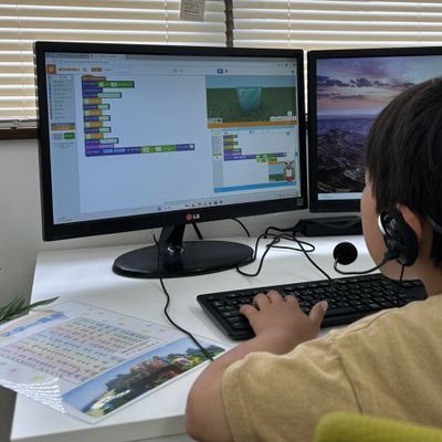 プログラミング学習をしている様子です。