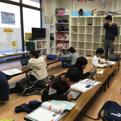 みんな、すごく集中して取り組んでいます。全集中、プログラミングの型！笑