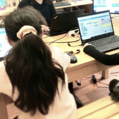 女性スタッフ在中。小さなお子さまや女の子の受講も増えています。（湯島教室）