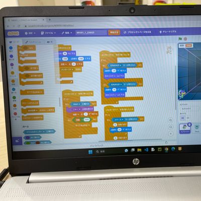 scratch（スクラッチ）でプログラミングしてゆきます。