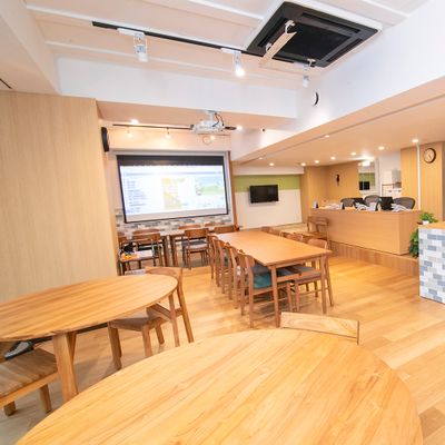 清潔で広くて綺麗な教室です
