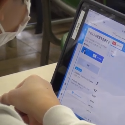 コードプログラミングクラスの教材「BSD Education」を使用したカリキュラムは、オンラインレッスンのほか、学校での出張授業を実施しています。