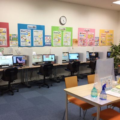 授業スペースは姉妹校のパソコン教室も運営しています