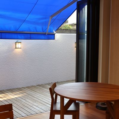 (コロナ対策)屋根は可動式なので雨の日でも空気の入れ替えを行えます