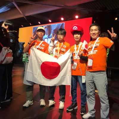 表彰ステージで (1)