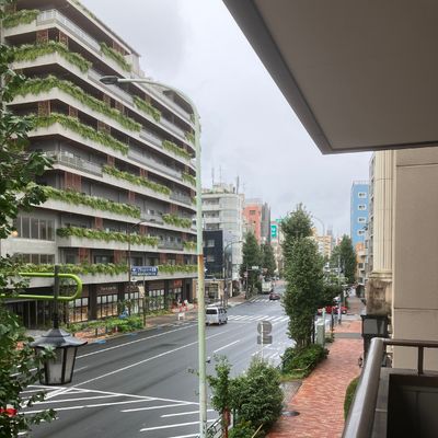 近くにはLIFEやニトリが