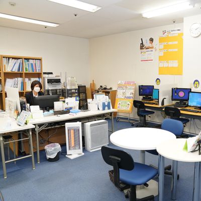 姉妹教室「パソコン市民講座」では、タイピングやパソコンスキルも習得できます。
