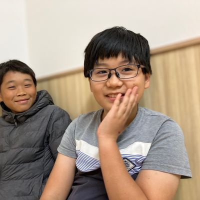 レッスン前の待ち時間はみんな待ちきれない！開始までは今日の出来事など生徒さんとのお話時間です！