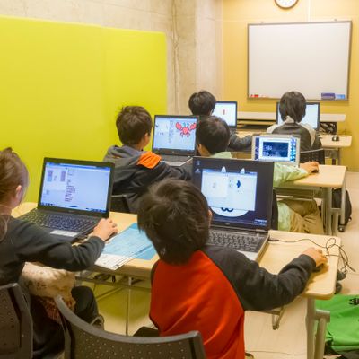 各教室はどこも駅チカ。送迎にも便利です