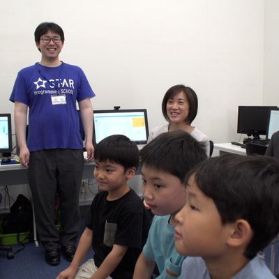 緊張の発表会。オリジナル作品をみんなで楽しみます