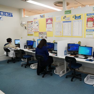 姉妹教室「パソコン市民講座」では、タイピングやパソコンスキルも習得できます。