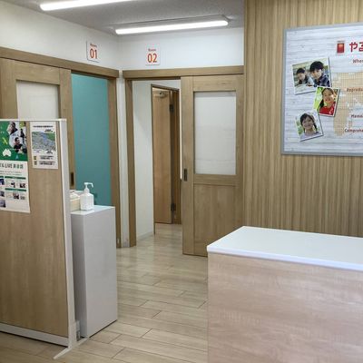 受付カウンターと面談ブーズが各教室の間に位置しており、常にお子さまの様子を確認することができます。