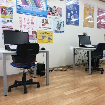 教室内（一般のパソコン授業スペース）