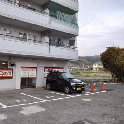 鷹ノ子駅から徒歩10分。駐車場も完備しております。