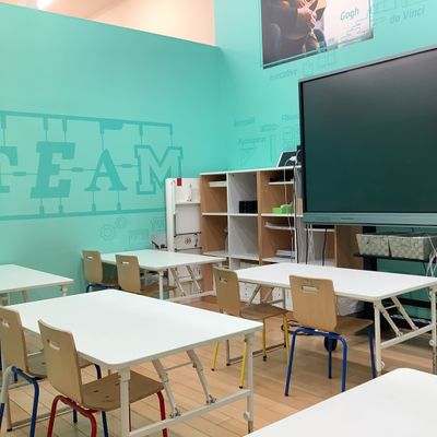 HALLO専用の部屋があり、大画面でのクリエイト発表は迫力があります。